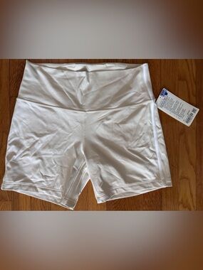 Lululemon Off-White Align Side-Stripe Short 6” Size 12 NWT